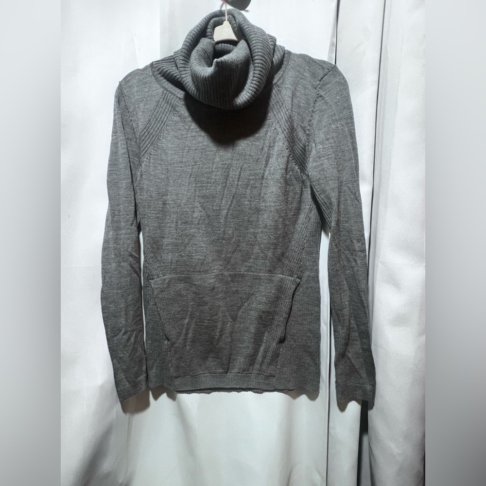 Lululemon Merino Wool Cowl Neck Sweater Size 6 Gray Kangaroo Pocket - Picture 3 of 7